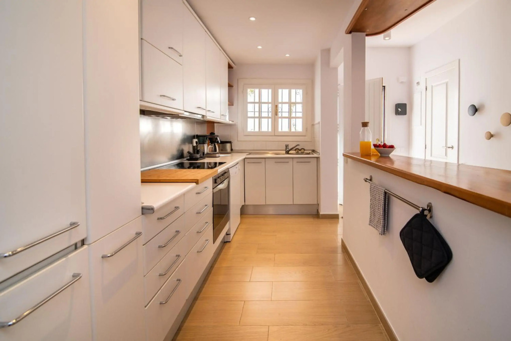 Newly renovated 3 bedroom apt next to Puerto Banús