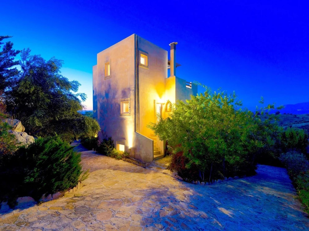 Peaceful Villa on Kamilari with Pool And Sun Lounger
