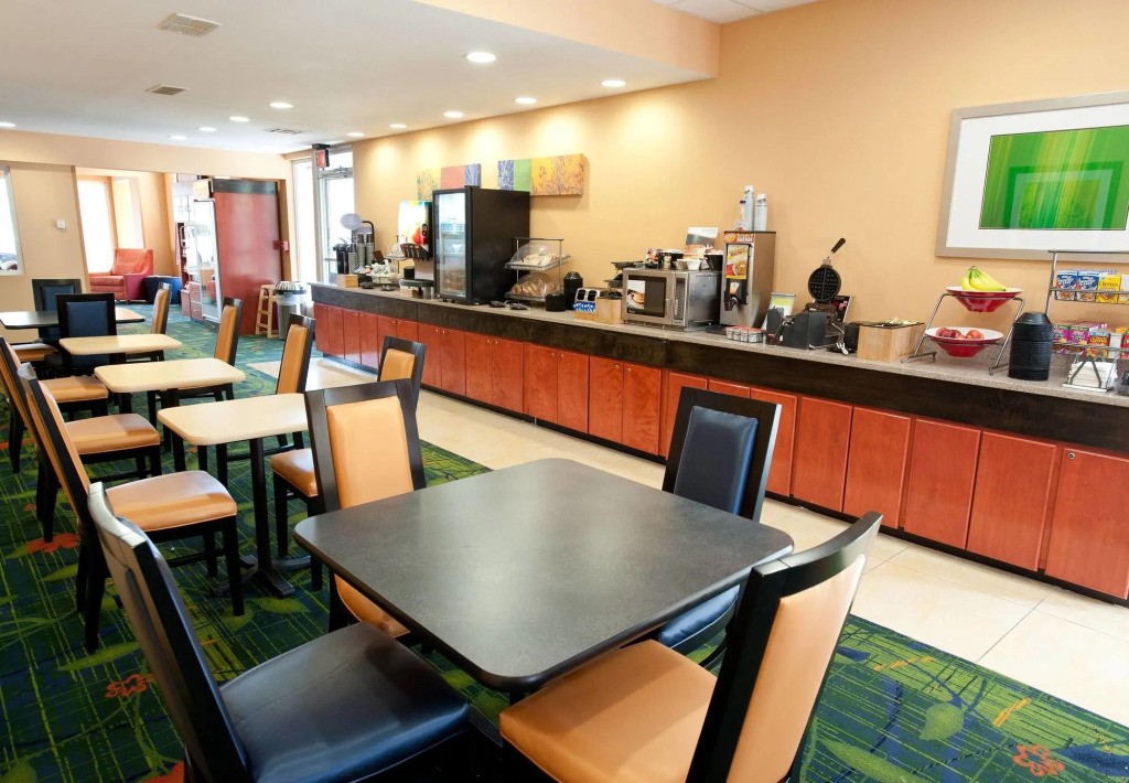 Country Inn & Suites by Radisson, Wichita East, KS