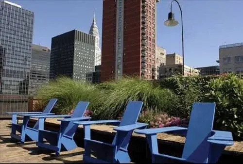 300 East 39th Apartments