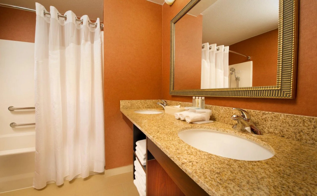Holiday Inn Express & Suites Manassas by IHG