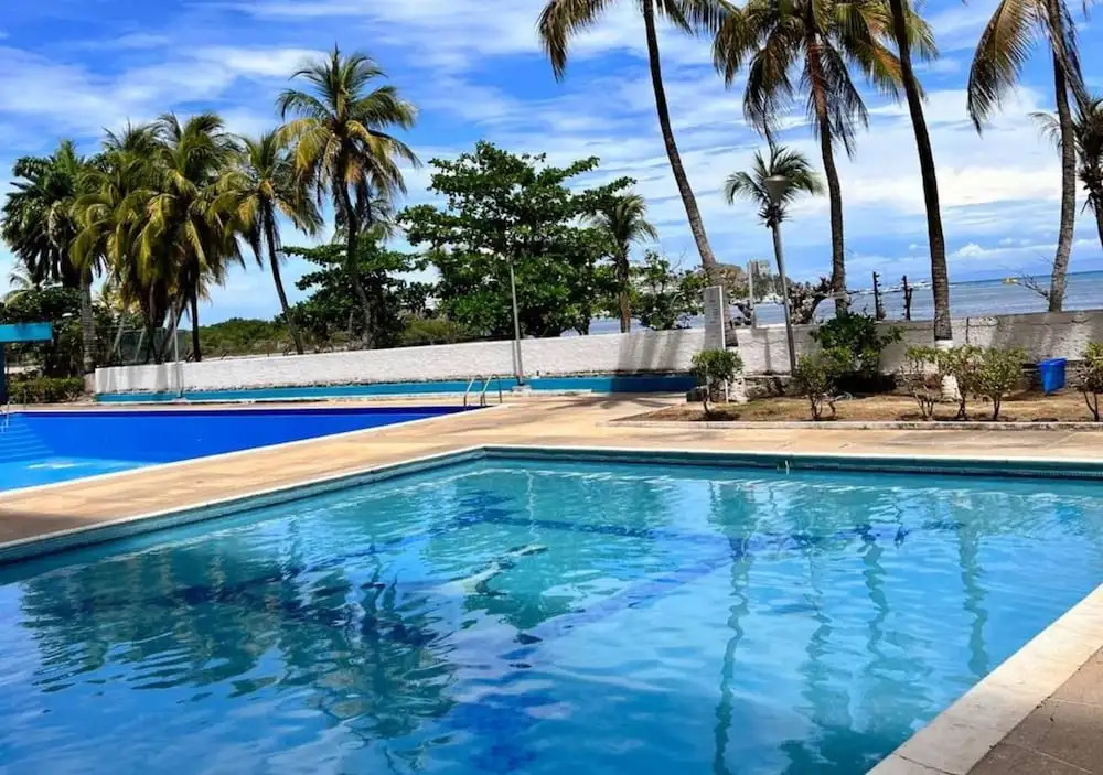 Seafrontapartment-sleeps4-pool-parking-garden