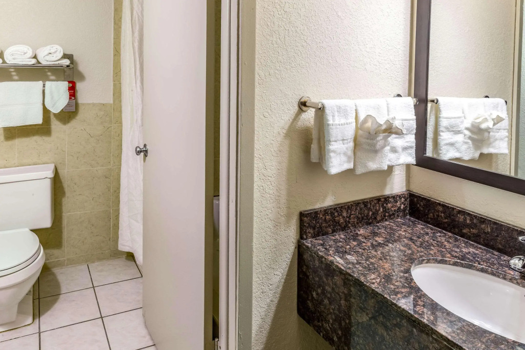 Baymont Inn & Suites by Wyndham Newton IA