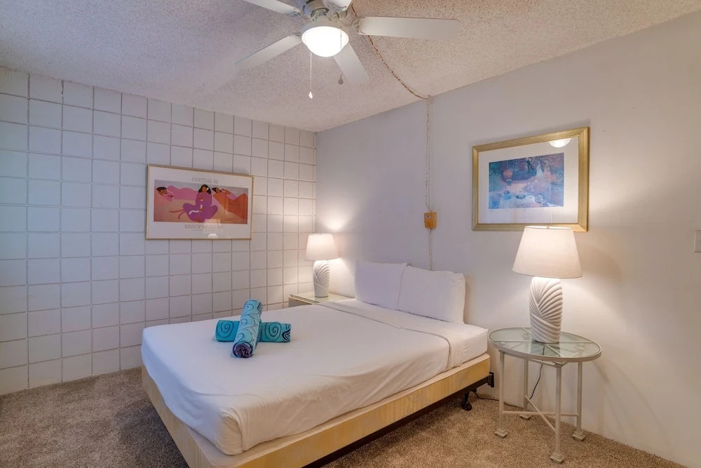 Valley Isle #703 2 Bedroom Condo by RedAwning