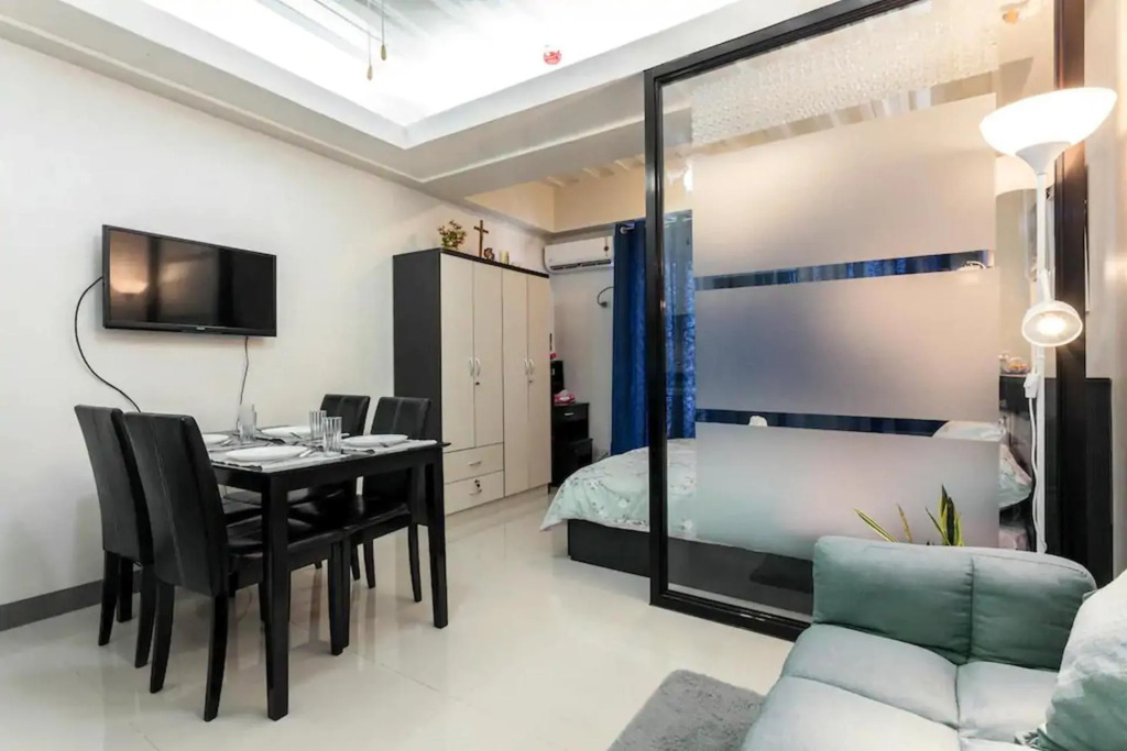 Jens Paranaque City Apartment
