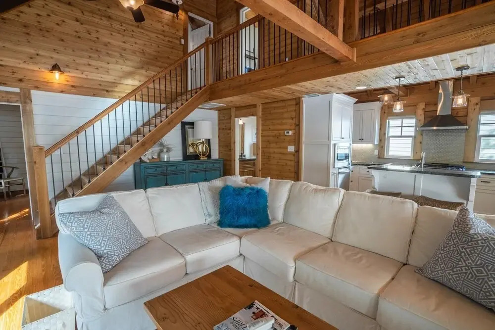 Camp Creek Cottage 4 Bedroom Home by RedAwning