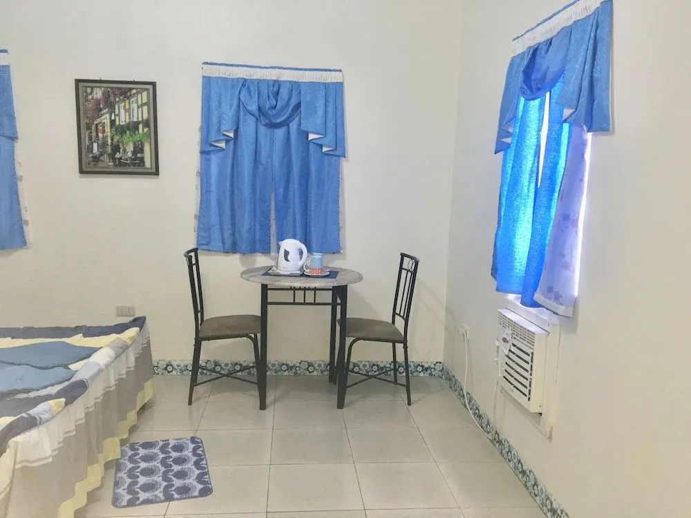 Blue Summer Suites & Restaurant