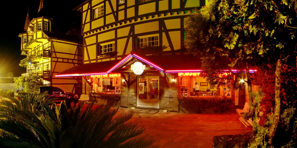 HOTEL SKY GRAMADO - Cartão Postal de Gramado RS