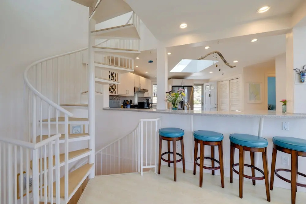 Wellfleet Home w/ Deck, Bay Views & Kayaks