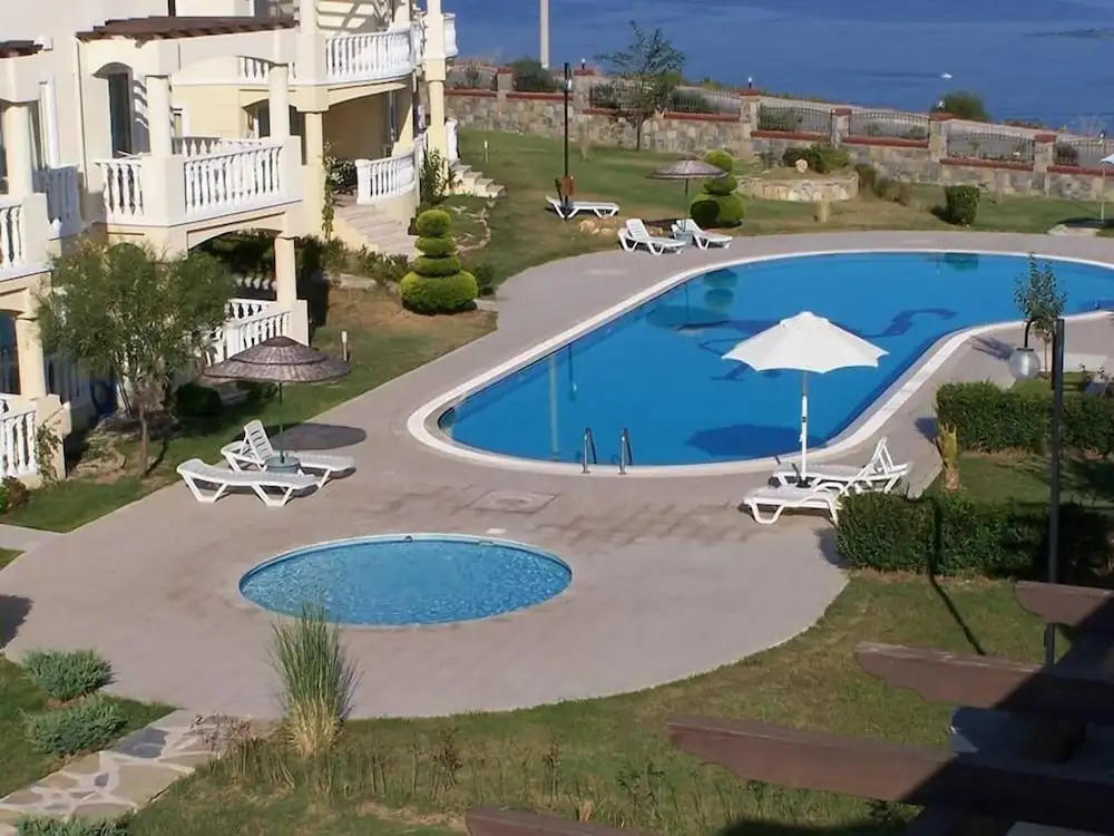 1 Bedroom Apartment Lake View 8 by Likya Global