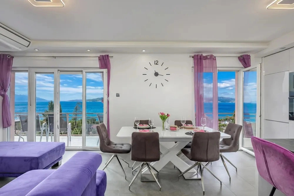 Comfortable Seaview Apartment Pacco