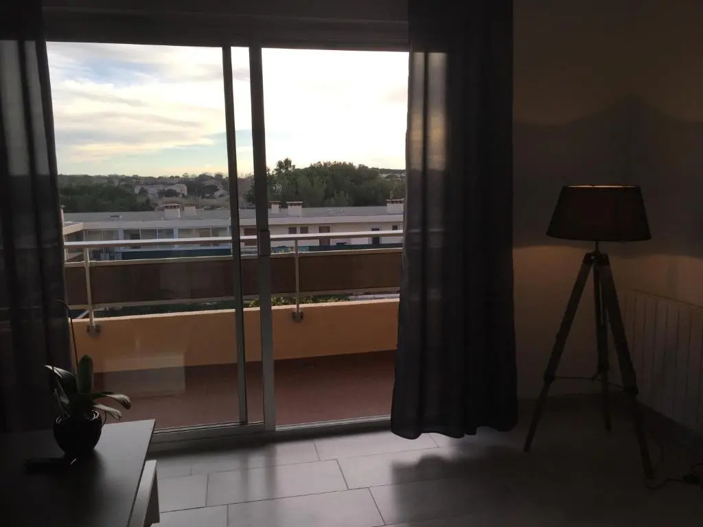 studio avec terrasse parking