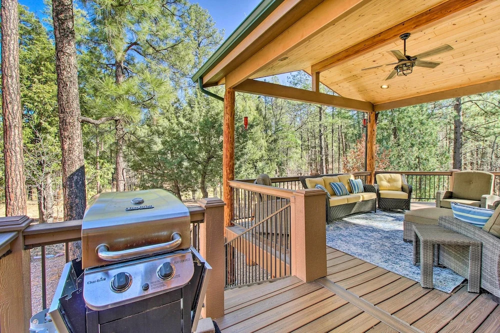 Near Hiking Cabin with Deck and Grill in Show Low