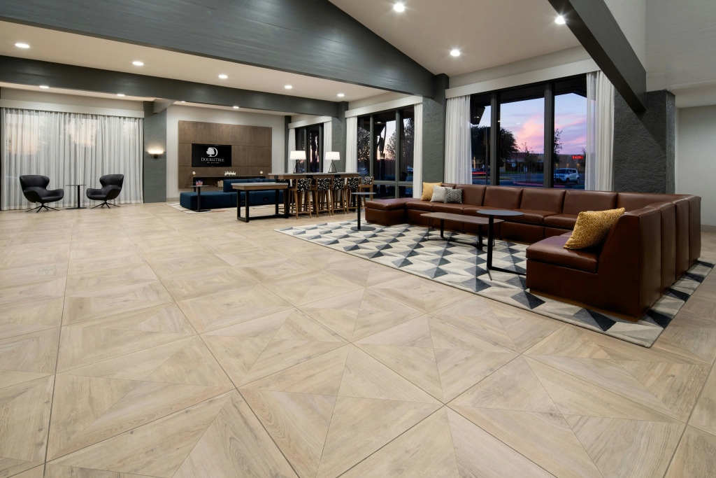 DoubleTree by Hilton Bakersfield