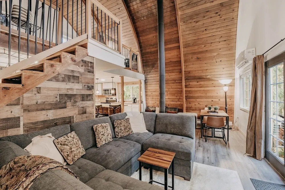 78mbr - Wood Stove - Wifi - Pets Ok - Bbq - Sleeps 6 1 Bedroom Home by RedAwning