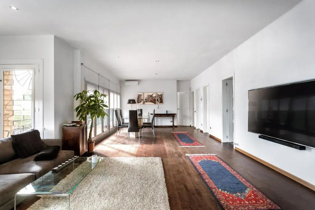 Vila Burriac ,Sunny, Spacious , Private Pool
