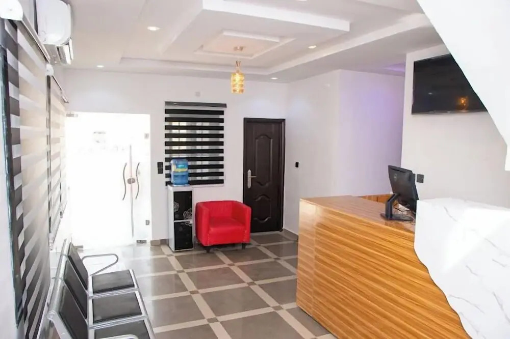 E- Exclusive Hotel