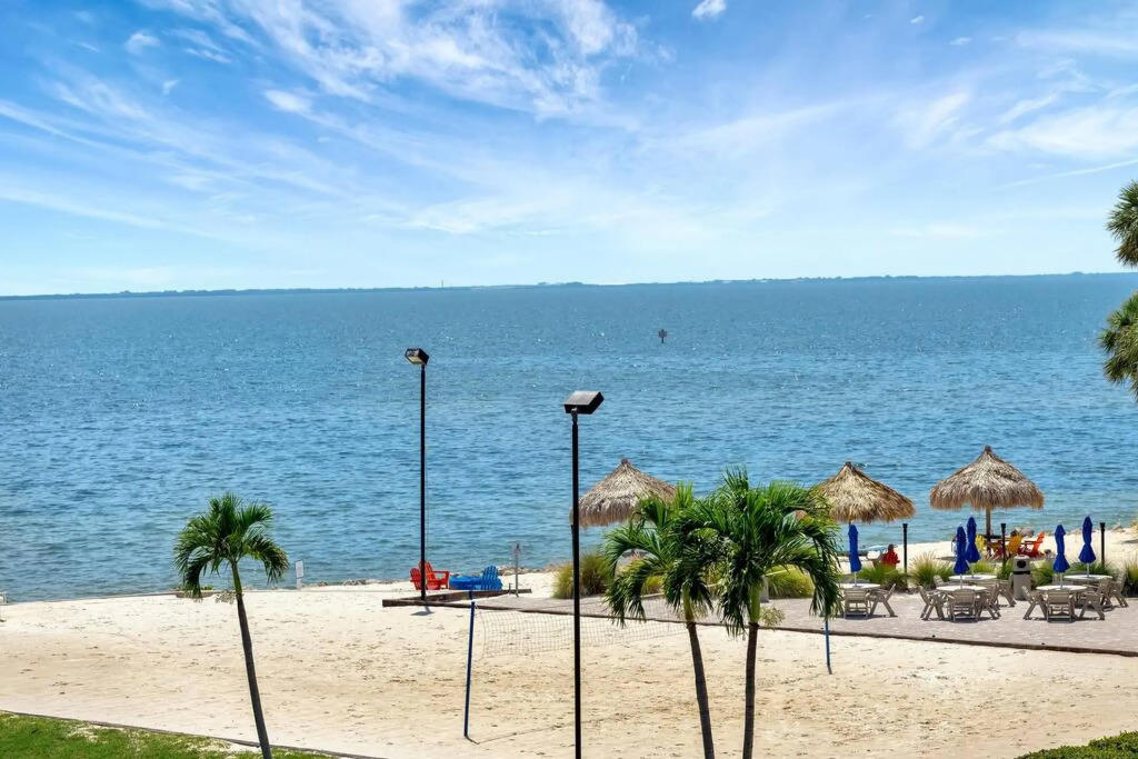 Sunset on the Bay Designer Condo with Private Balcony and Hotel Heated Pool