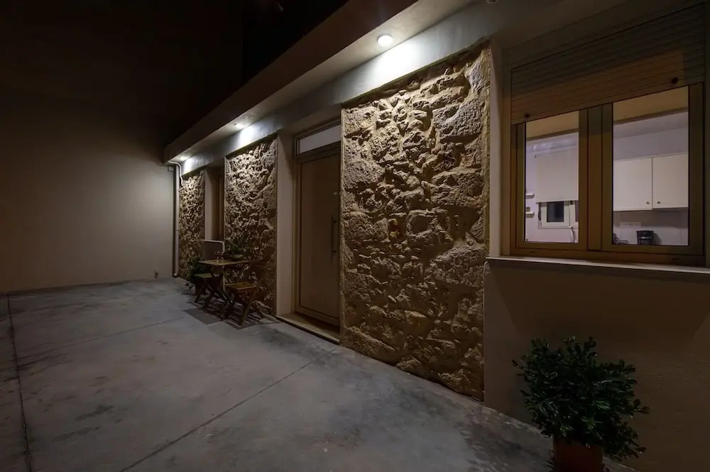 Chrisa s Detached Property Near Center Parking