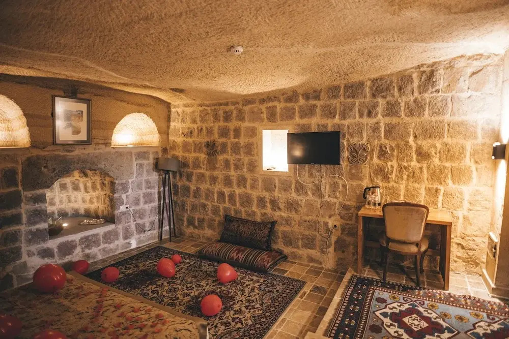 Kapalos Cave Hotel