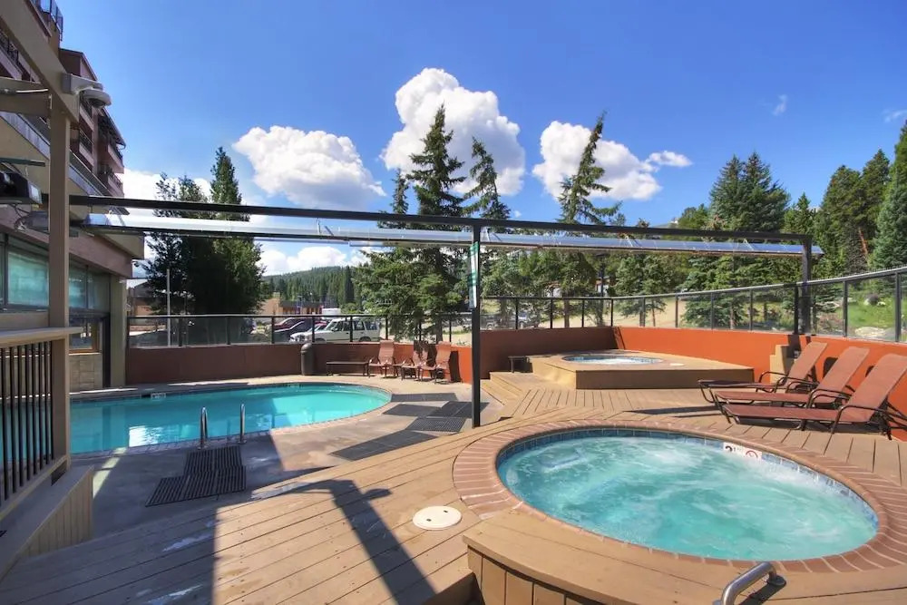 Stay Slopeside At Peak 9, Cozy Studio Steps To Apres& Dining Studio Bedroom Condo by RedAwning