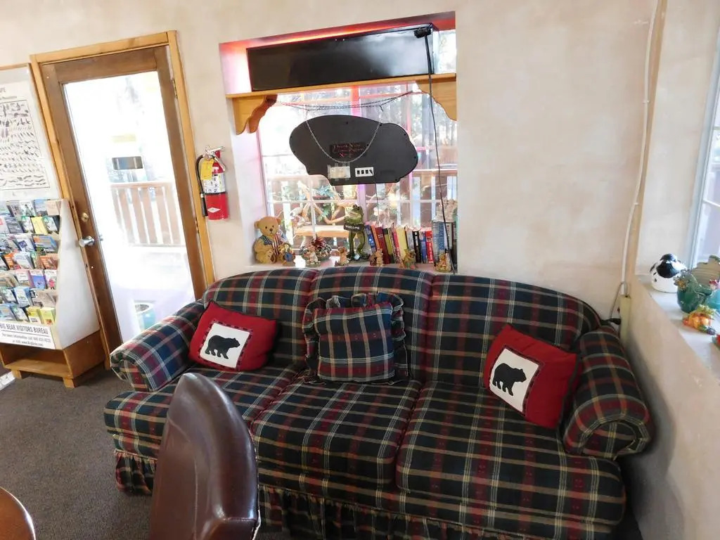Honey Bear Lodge & Cabins