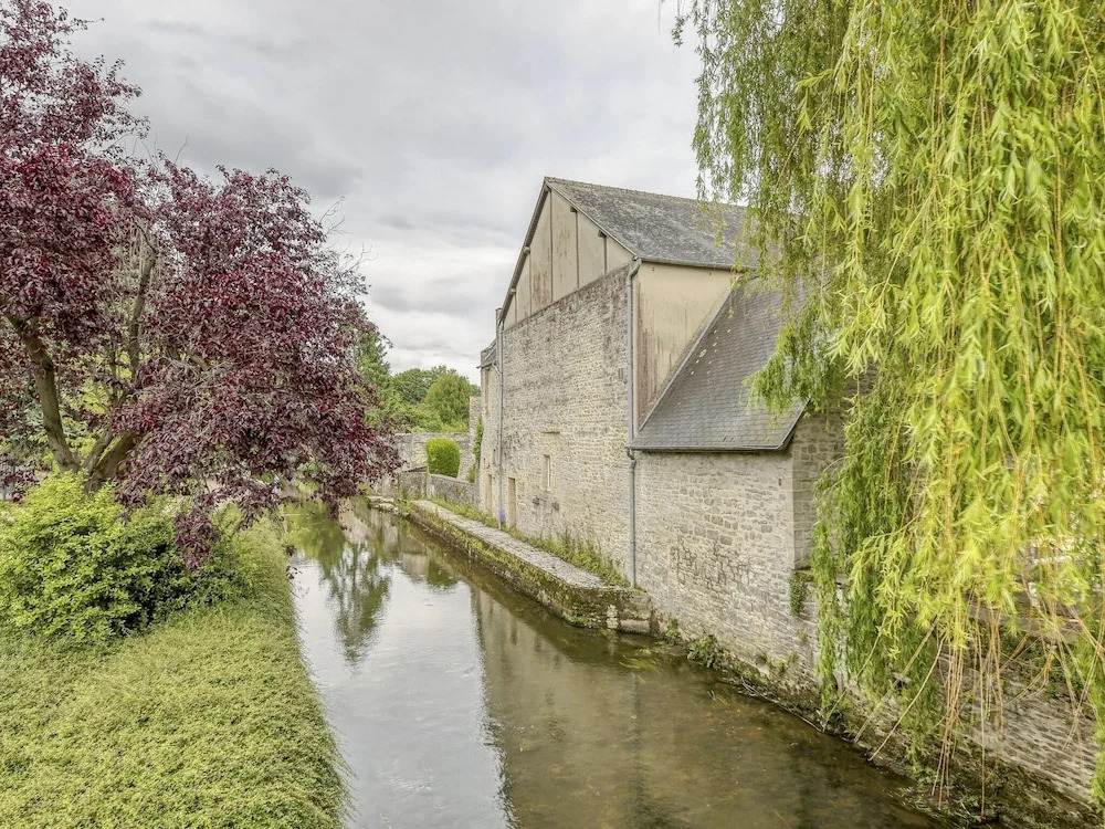 Apartment on the First Floor in the Heart of Bayeux, Free Parking 150 Meters