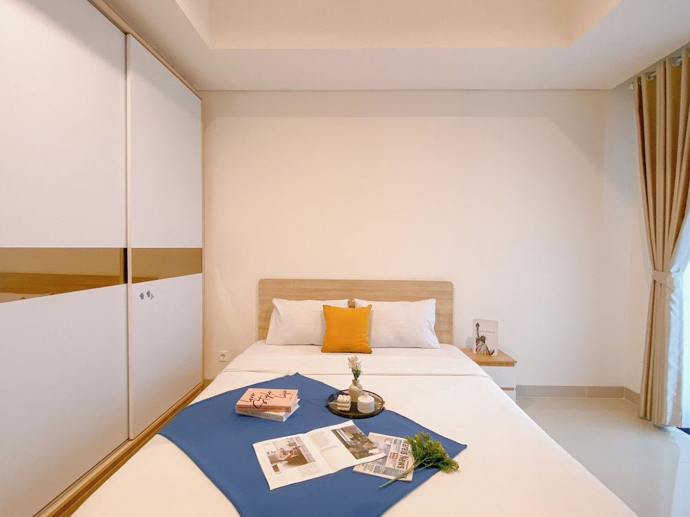 Cozy And Neat Studio At Cleon Park Apartment