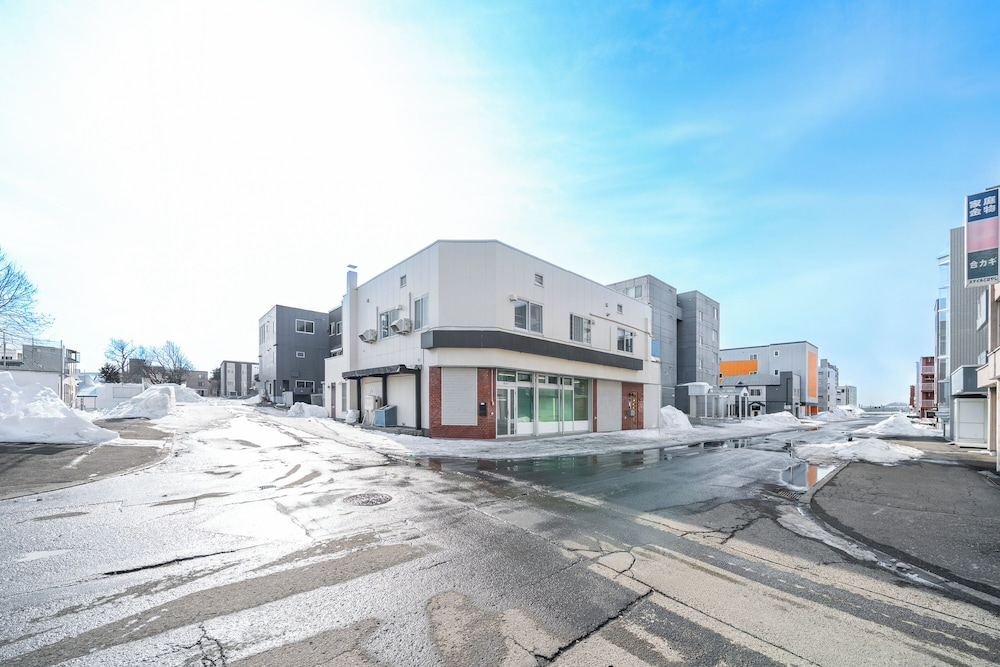 E-Us Sakaedori House