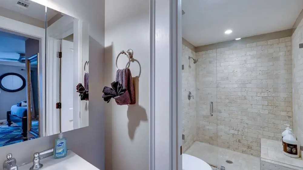 4 BR Beauty blocks from the River