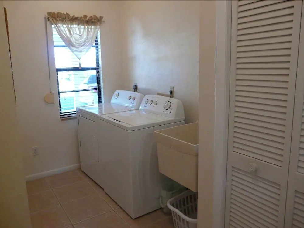 550 Inlet Drive