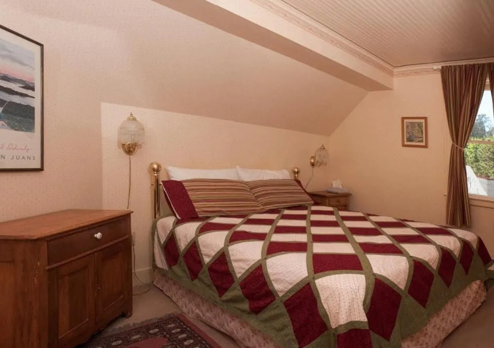 Orcas Hotel