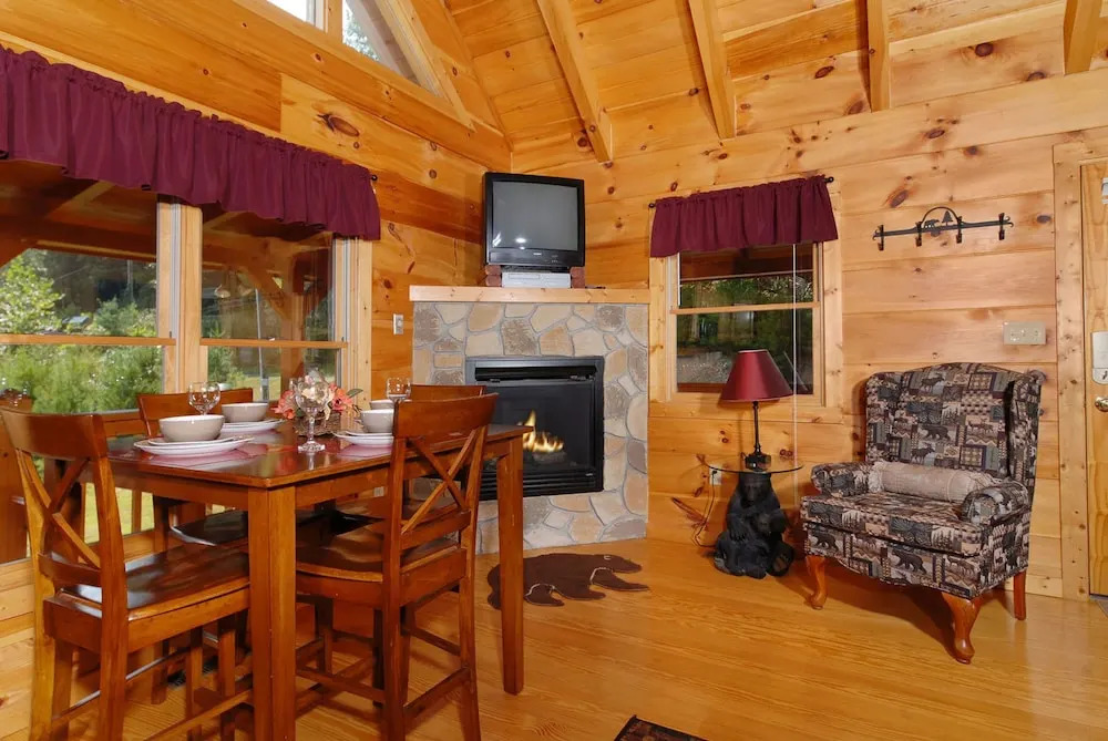 Mountain Lake Hideaway by Heritage Cabin Rentals