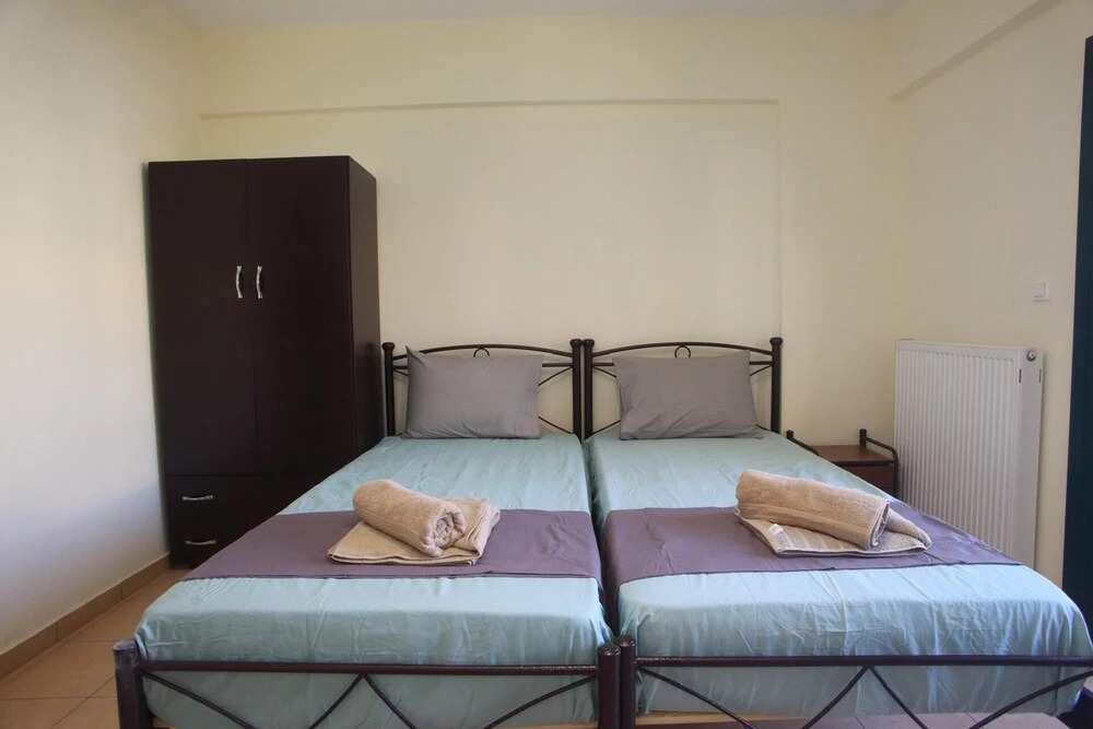 Charming 4-bed House in Nikiana