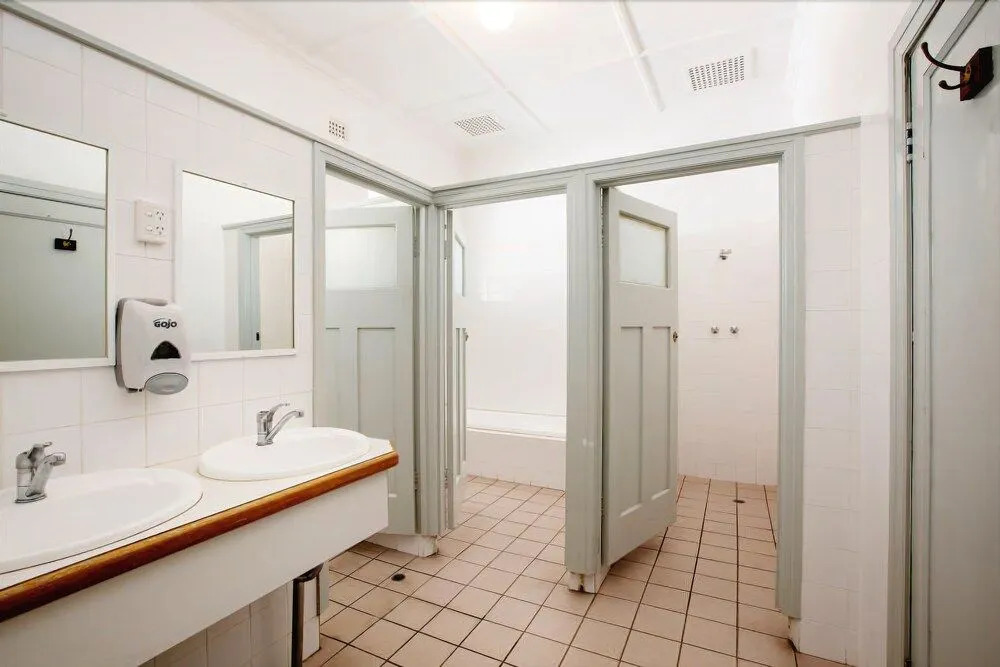 Australian Hotel