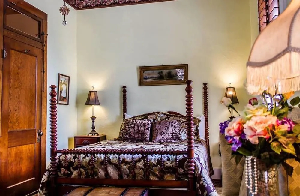 Nutt House Hotel
