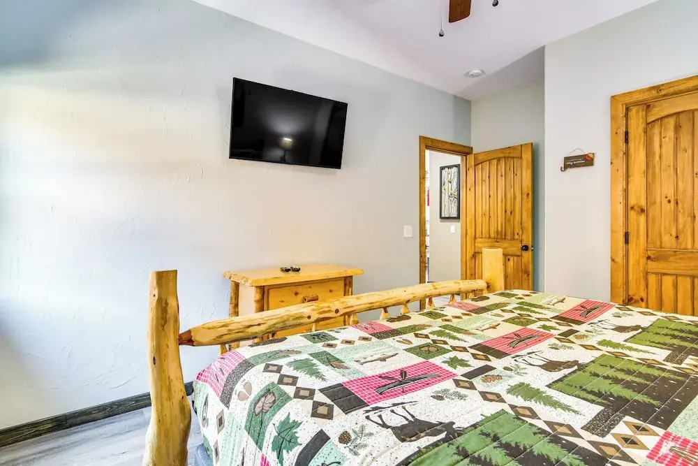 5 Mi To Silver Dollar City: Table Rock Lake Cabin!