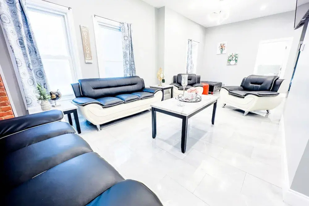 Perfect 6BR Stay Near Niagara Falls & Attractions