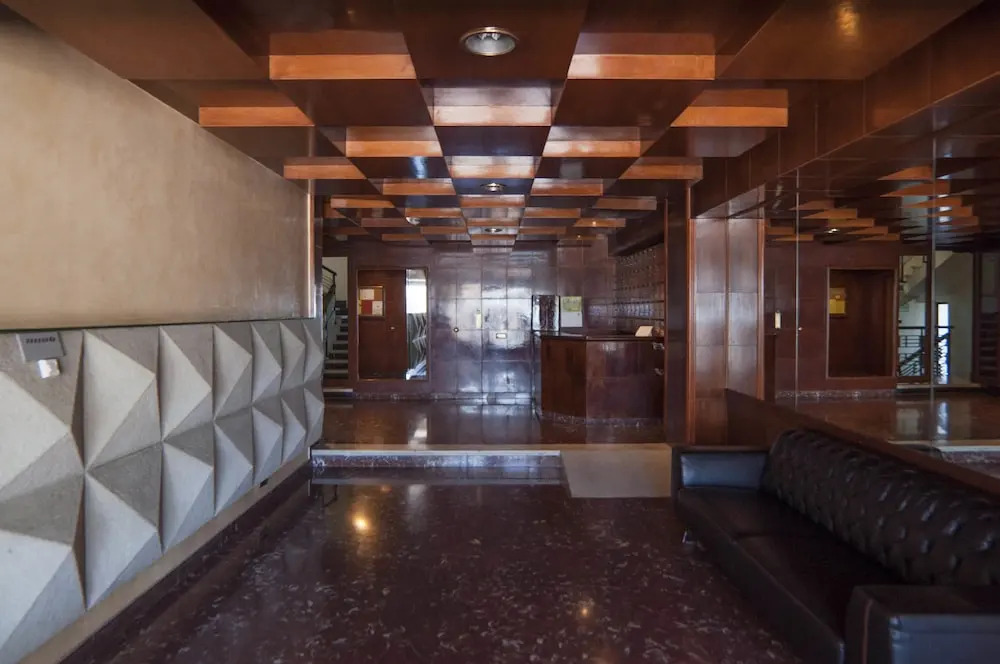 Eden Roc BeachFront Apartments