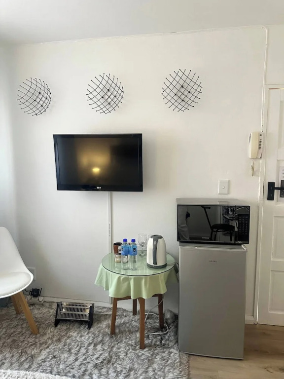 Charming Executive Studio, Solar Power, Wifi