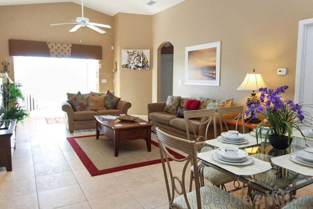 Woodcrest Way