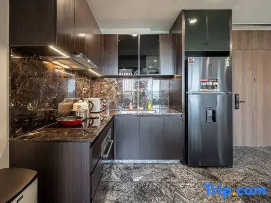 Lumiere Midtown Private Apartments D2