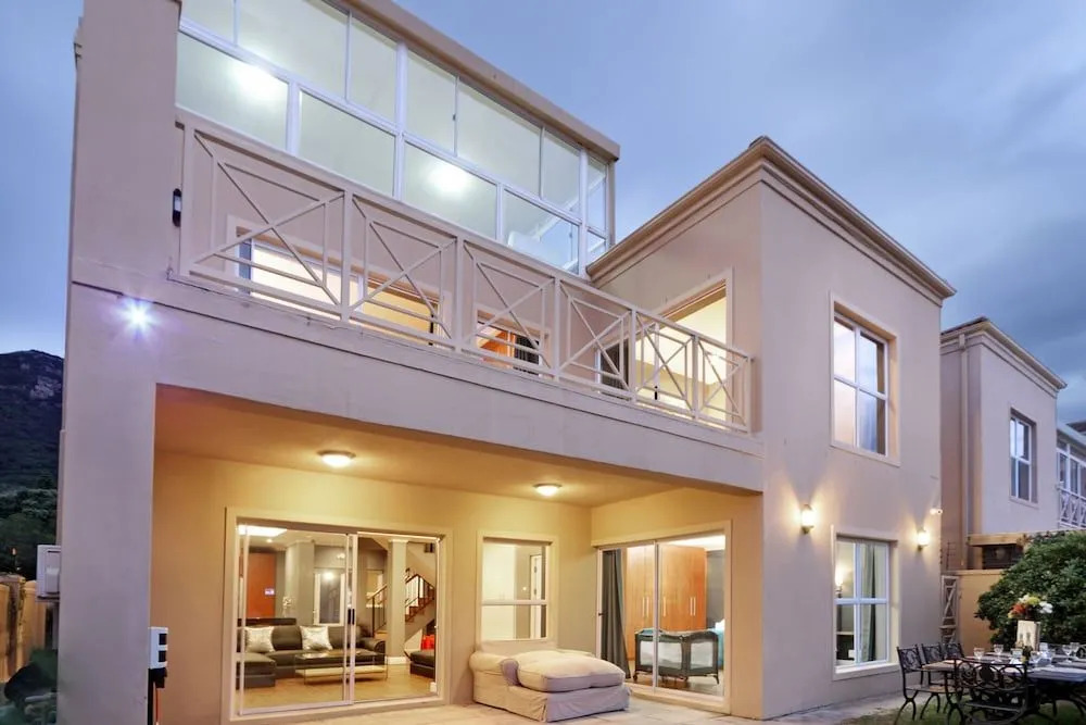 Villa de la Mer Hout Bay Beachfront