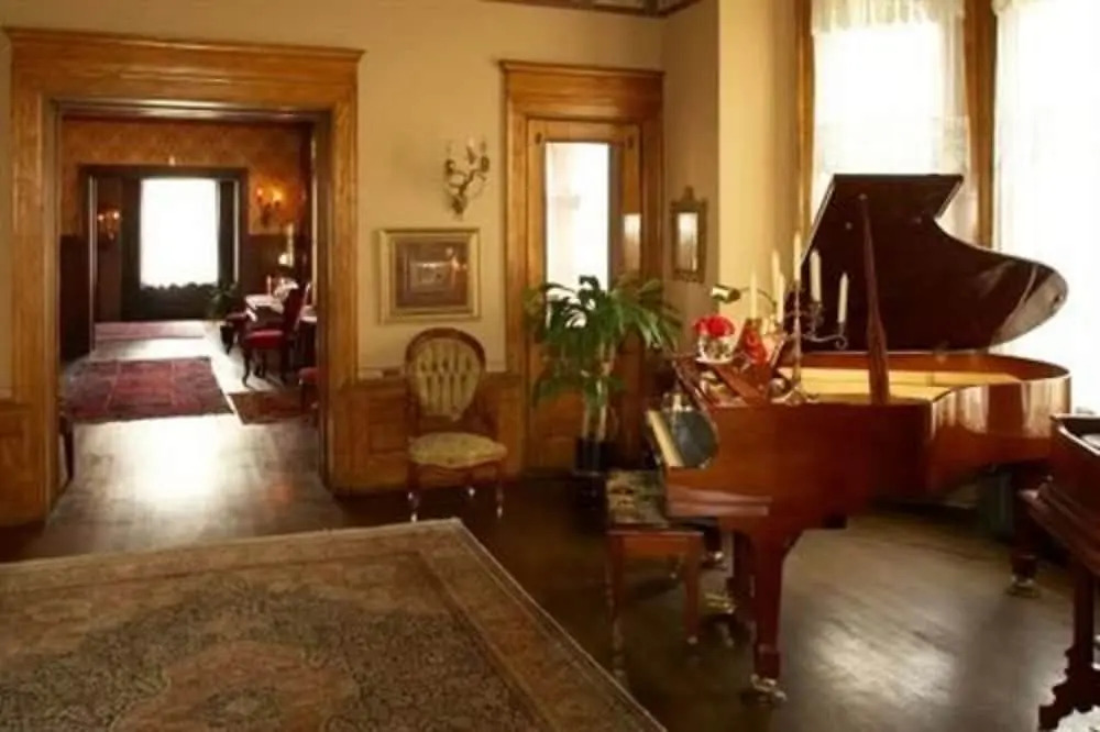 Vrooman Mansion B&B