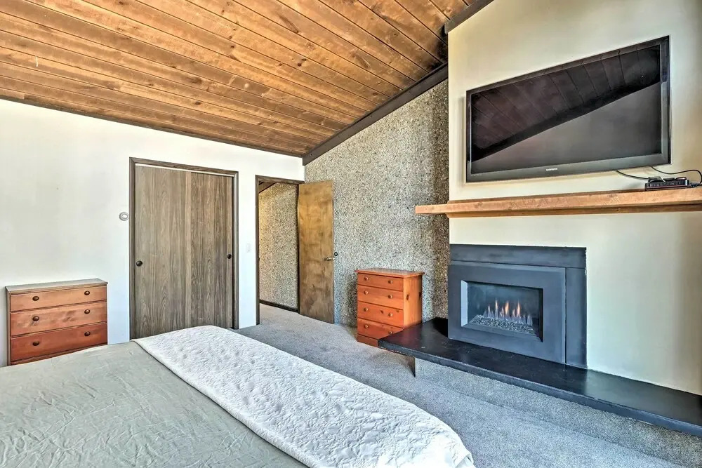 Beautiful Breck Townhome w/ Pool: 1 Mi to Main St!