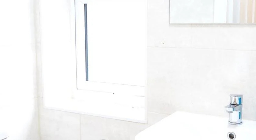 Heathrow Ensuite Rooms- Auto check in