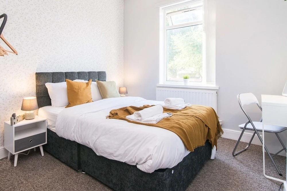 Contractor 4-bed House in Coventry