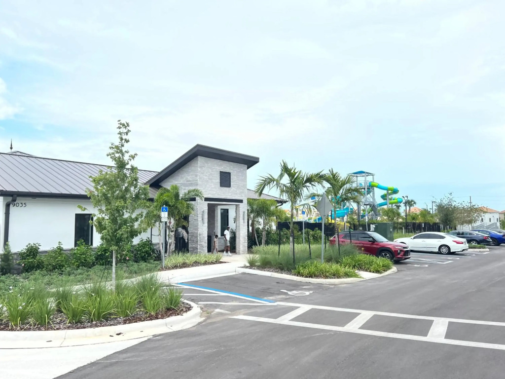 8 Bedroom Resort Style Home close to Disney.