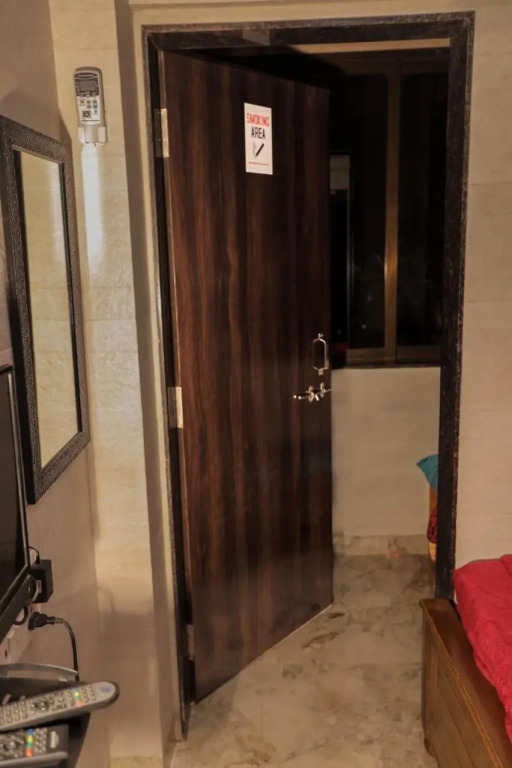 Cozy Furnished Apartment One Block From The Ocean