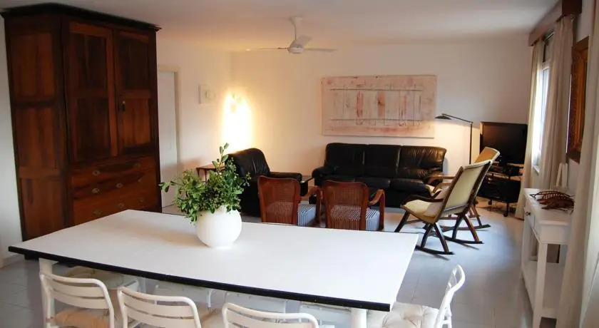 Apartamentos Empuries Bassols
